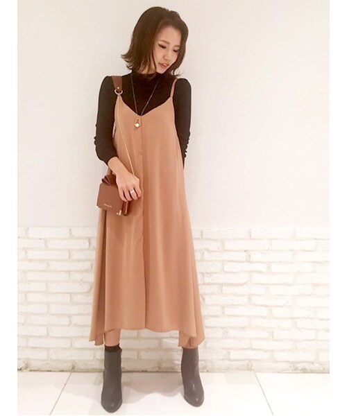 31 Sons de mode（トランテアン　ソン　ドゥ　モード）の「≪新作≫イレギュラーヘムキャミワンピース【インスタグラム掲載】（ワンピース/ドレス・レディース・ブラック/ブラウン・36）」の3枚目の写真