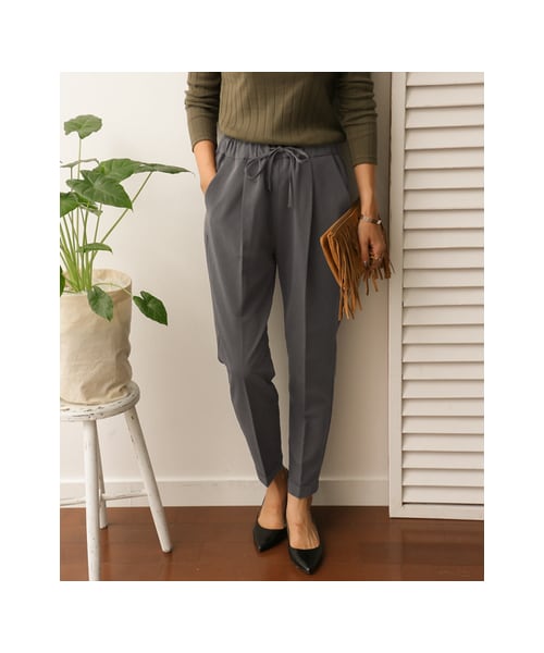 URBAN RESEARCH DOORS（アーバンリサーチドアーズ）の「TRストレッチテーパードイージーパンツ（パンツ・レディース・BLACK/BROWN/CHARCOAL・36/38）」の8枚目の写真