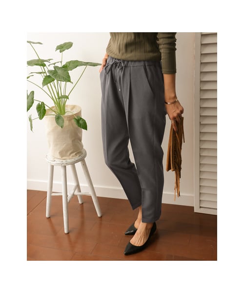 URBAN RESEARCH DOORS（アーバンリサーチドアーズ）の「TRストレッチテーパードイージーパンツ（パンツ・レディース・BLACK/BROWN/CHARCOAL・36/38）」の9枚目の写真