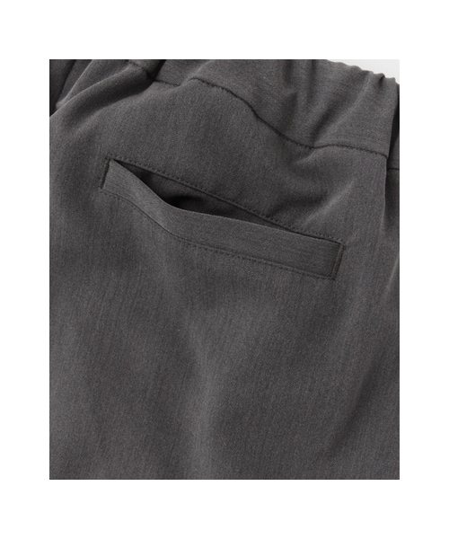 URBAN RESEARCH DOORS（アーバンリサーチドアーズ）の「TRストレッチテーパードイージーパンツ（パンツ・レディース・BLACK/BROWN/CHARCOAL・36/38）」の18枚目の写真