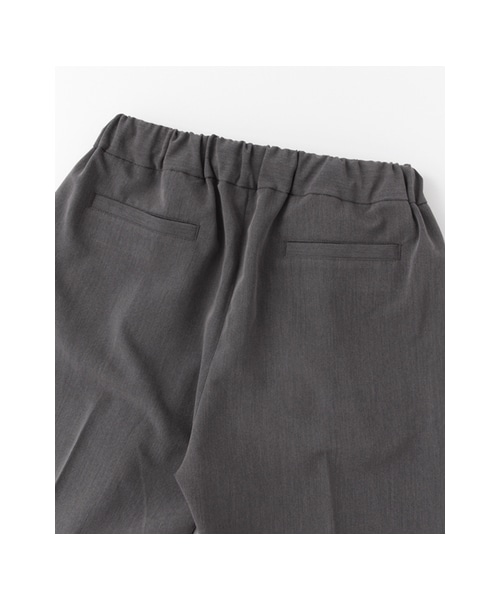 URBAN RESEARCH DOORS（アーバンリサーチドアーズ）の「TRストレッチテーパードイージーパンツ（パンツ・レディース・BLACK/BROWN/CHARCOAL・36/38）」の17枚目の写真