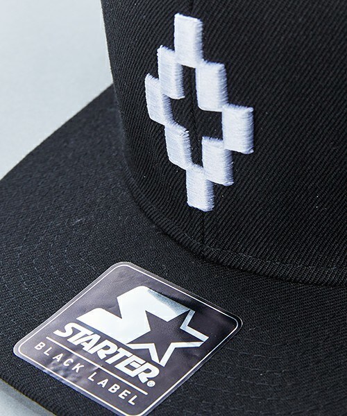 MARCELO BURLON（マルセロ・バーロン）の「MARCELO BURLON 『STARTER CRUZ』キャップ（キャップ・メンズ・ブラック/マルチ・FREE）」の3枚目の写真
