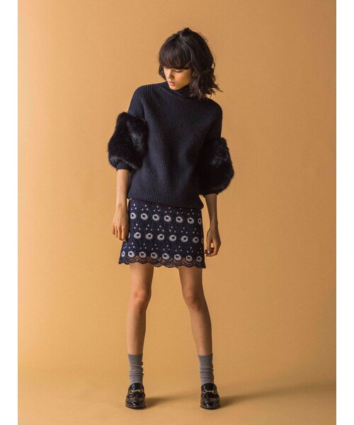 MERCURYDUO（マーキュリーデュオ）の「BIGファースリーブニット（トップス・レディース・オフホワイト/ライトグレー/ネイビー）」の5枚目の写真