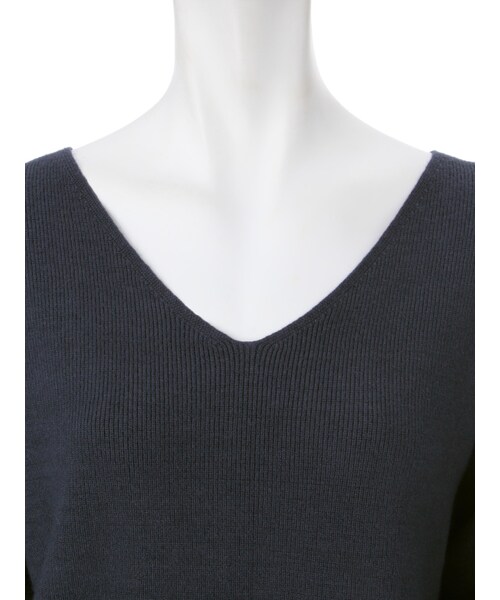 Ungrid（アングリッド）の「片畔Vネックニット（トップス・レディース・オフホワイト/ライトグレー/レッド/ブルー/キャメル・F）」の9枚目の写真