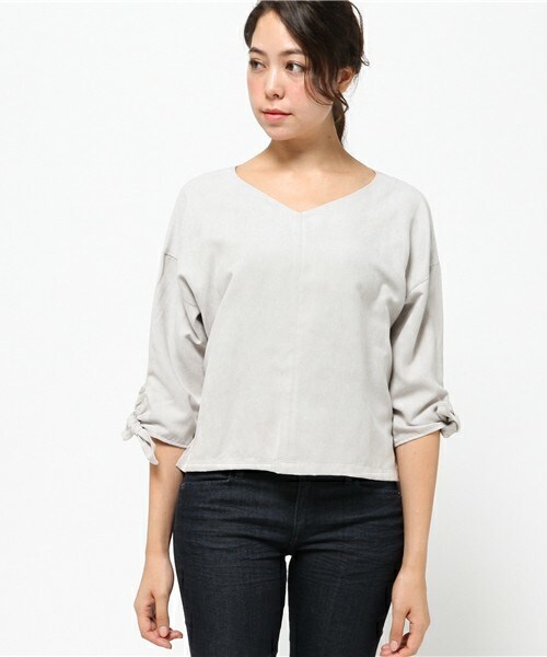 actuel(アクチュエル)の「フェイクスエード袖リボントップス(シャツ/ブラウス・レディース・グレー/ベージュ・FREE)」の3枚目の写真