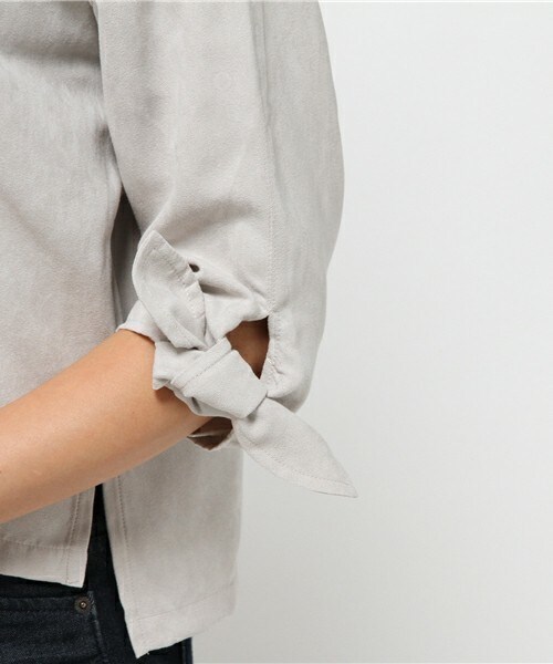 actuel(アクチュエル)の「フェイクスエード袖リボントップス(シャツ/ブラウス・レディース・グレー/ベージュ・FREE)」の7枚目の写真