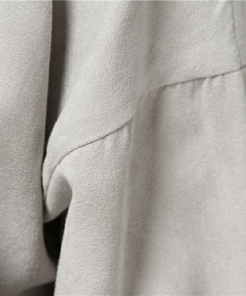 actuel(アクチュエル)の「フェイクスエード袖リボントップス(シャツ/ブラウス・レディース・グレー/ベージュ・FREE)」の9枚目の写真