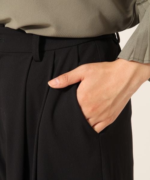 LOWRYS FARM(ローリーズファーム)の「タックボリュームクロップドパンツ(パンツ・ブラック/レッド/デニム・M/L)」の7枚目の写真