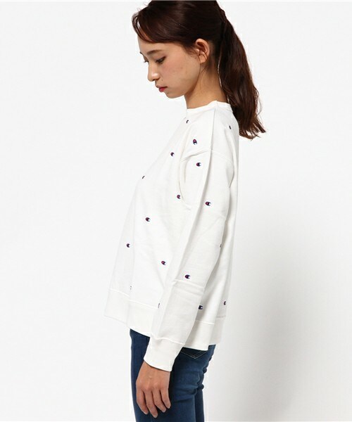 Champion（チャンピオン）の「champion ロゴSWEAT（スウェット・レディース・ホワイト/ネイビー・38）」の4枚目の写真