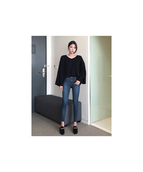 FLYMODEL(フライモデル)の「シンプルVネックスリーブスリット長袖ニット(P0000QLJ)(Tシャツ/カットソー・レディース・ブラック・FREE)」の1枚目の写真