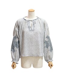 flower | nostalgic emb top ～ﾉｽﾀﾙｼﾞｯｸｴﾝﾌﾞﾛｲﾀﾞﾘｰﾄｯﾌﾟ(シャツ/ブラウス)