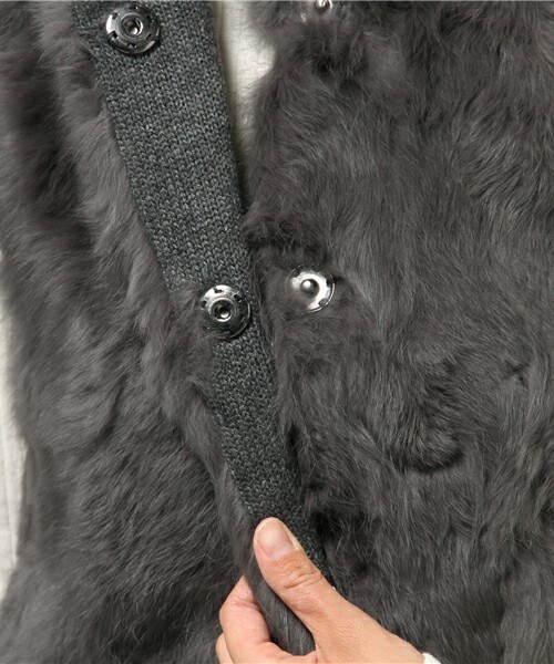 INTERPLANET（インタープラネット）の「ラビットファーニットジレベスト（ベスト・レディース・チャコールグレー/キャメル・FREE）」の10枚目の写真