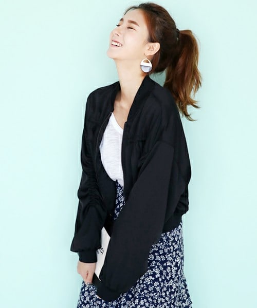 DHOLIC（ディーホリック）の「ミニマルシャーリングブルゾン（ブルゾン・レディース・カーキ/ブラック・FREE）」の2枚目の写真