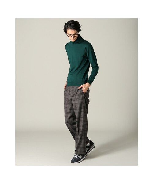 EDIFICE（エディフィス）の「16ゲージタートルネックニット（トップス・ブラック/グレー/ホワイト/ブラウン/キャメル/グリーン/ネイビー/サックスブルー・S/M/L）」の14枚目の写真