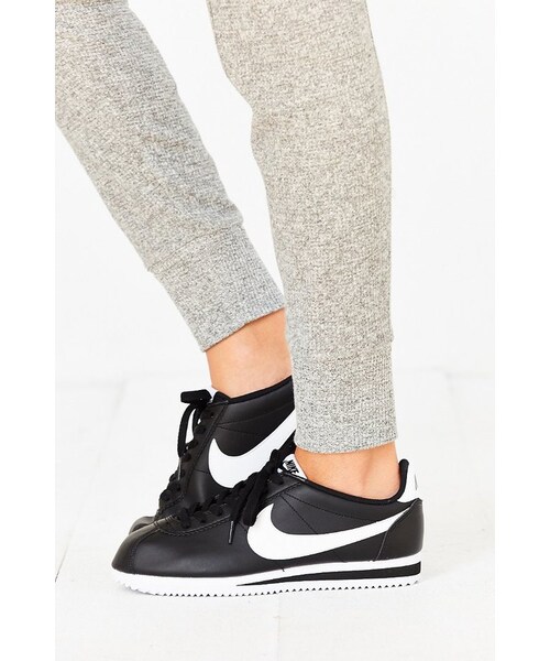 NIKE（ナイキ）の「Nike Classic Cortez Sneaker（スニーカー・レディース・Black/White・5/6/6.5/7/7.5/8/8.5/9/9.5/10）」の5枚目の写真