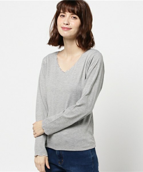 archives(アルシーヴ)の「スカラップVネックプルオーバー(Tシャツ/カットソー・レディース・オフホワイト/ブラック/グレー/ワイン・MEDIUM)」の1枚目の写真