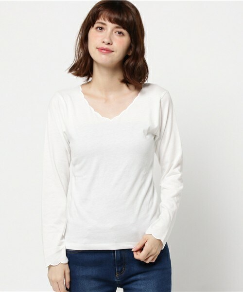 archives(アルシーヴ)の「スカラップVネックプルオーバー(Tシャツ/カットソー・レディース・オフホワイト/ブラック/グレー/ワイン・MEDIUM)」の2枚目の写真