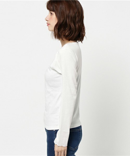 archives(アルシーヴ)の「スカラップVネックプルオーバー(Tシャツ/カットソー・レディース・オフホワイト/ブラック/グレー/ワイン・MEDIUM)」の6枚目の写真