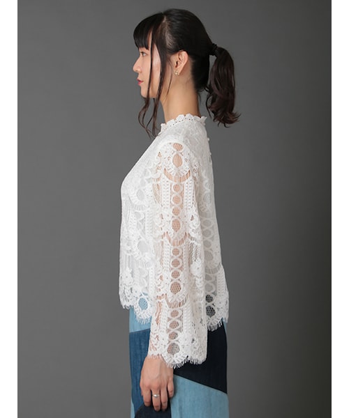 w closet(ダブルクローゼット)の「スカラップレースプルオーバー(トップス・レディース・オフホワイト/ボルドー/ブラック・FREE)」の5枚目の写真