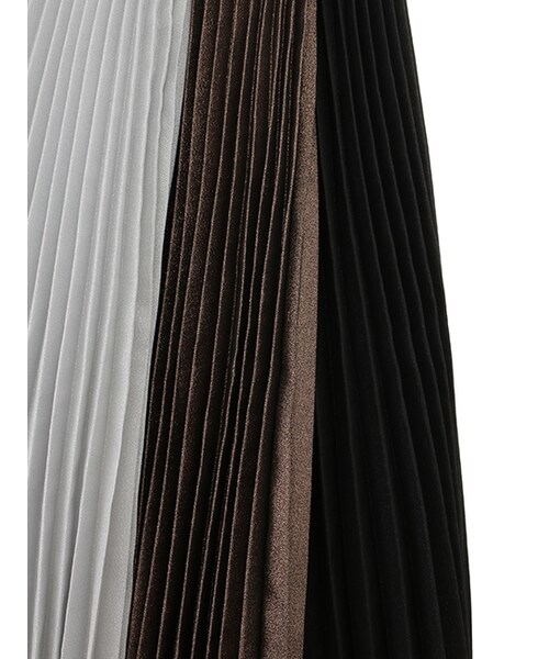 w closet(ダブルクローゼット)の「メタリックプリーツスカート(スカート・レディース・シルバー/ブロンズ/ブラック・FREE)」の10枚目の写真