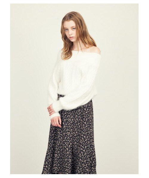 SNIDEL（スナイデル）の「ファーライクオフショルニットプルオーバー（ニット・レディース・WHT/PNK/NVY・F）」の13枚目の写真