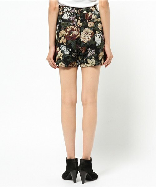 archives（アルシーヴ）の「ゴブラン花柄ショートパンツ（その他パンツ・レディース・ブラック/レッド/オレンジ・MEDIUM）」の6枚目の写真