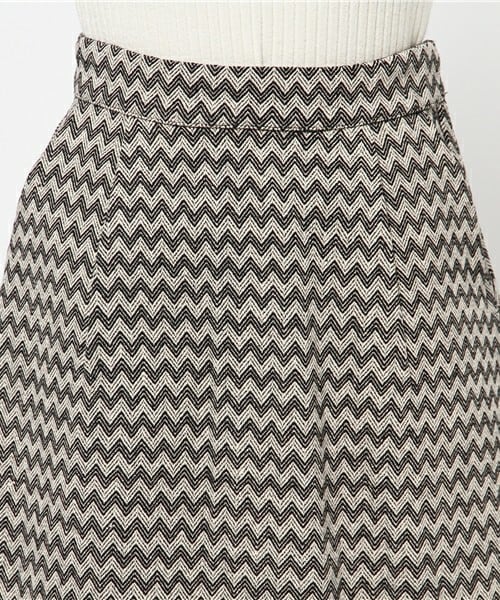 archives（アルシーヴ）の「幾何学柄ジャガードスカート（スカート・レディース・ブラック/ブラウン/ネイビー・MEDIUM）」の7枚目の写真