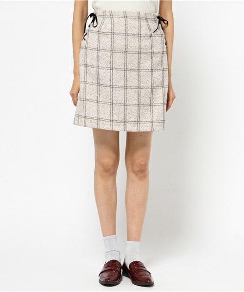 archives（アルシーヴ）の「サイドレースアップ台形スカート（スカート・レディース・オフホワイト/ブラック/ネイビー・MEDIUM）」の4枚目の写真