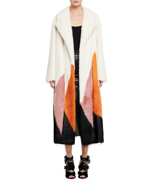 Tom Ford（トム フォード）の「TOM FORD Long Triangle-Pattern Fur Coat, White/Pink ...
