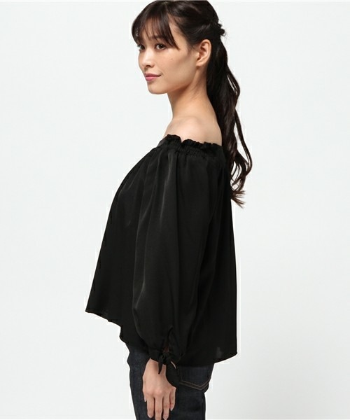 archives（アルシーヴ）の「袖口リボン長袖オフショルブラウス（シャツ/ブラウス・レディース・アイボリー/ブラック/ワイン・MEDIUM）」の5枚目の写真