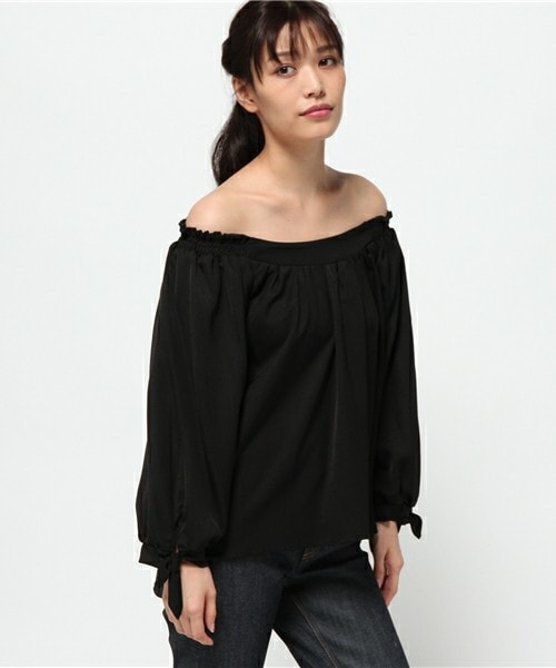 archives（アルシーヴ）の「袖口リボン長袖オフショルブラウス（シャツ/ブラウス・レディース・アイボリー/ブラック/ワイン・MEDIUM）」の3枚目の写真