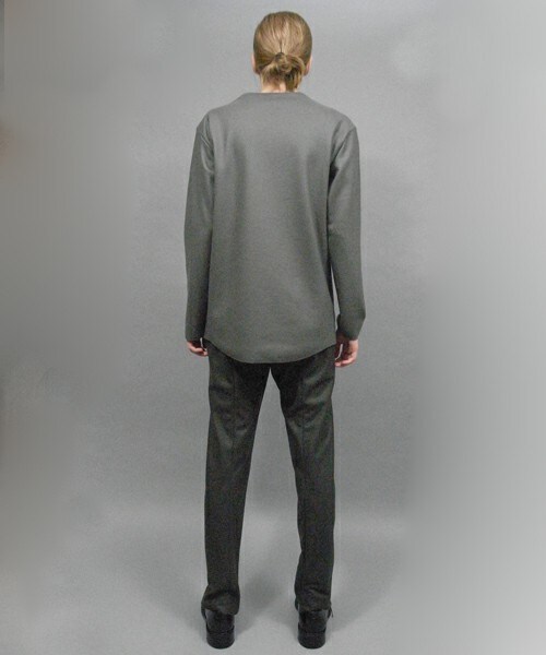 ato（アトウ）の「COMPRESSED SMOOTH CREW NECK（Tシャツ/カットソー・メンズ・ブラック/グレー/ベージュ・44/46/48）」の3枚目の写真