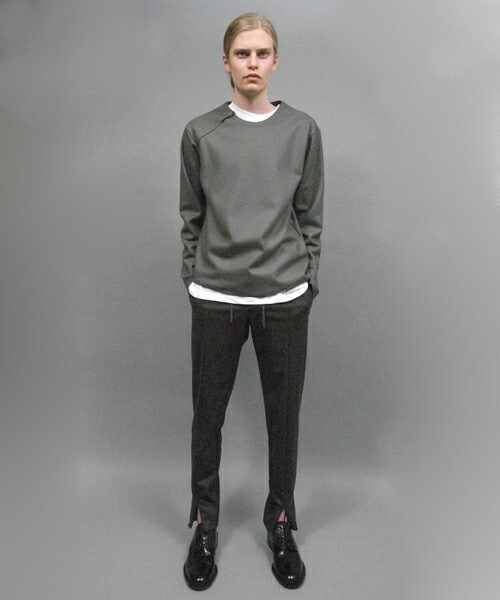 ato（アトウ）の「COMPRESSED SMOOTH CREW NECK（Tシャツ/カットソー・メンズ・ブラック/グレー/ベージュ・44/46/48）」の2枚目の写真