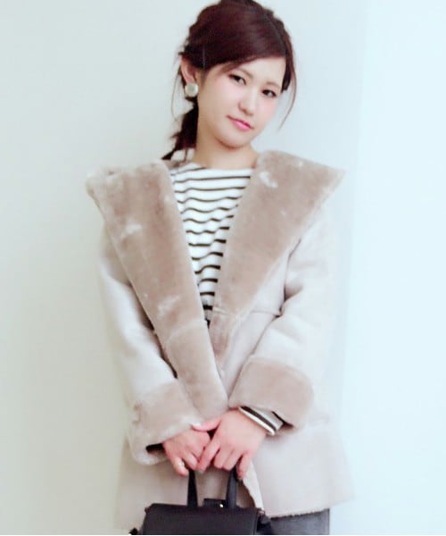 archives（アルシーヴ）の「【予約】ショートフードアウター（ムートンコート・レディース・アイボリー/グレー/キャメル・MEDIUM）」の2枚目の写真