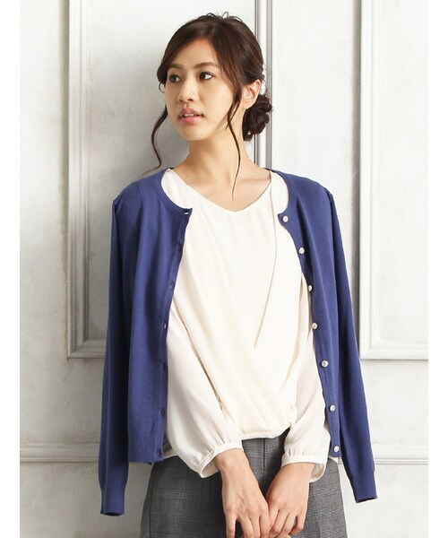 Honeys(ハニーズ)の「ビジュー釦クルーカーデ(カーディガン・レディース・アイボリー/クロ/コン/アカ/ベージュ/ブルー/杢グレー/ピンク/ベージュ×クロ・M/L)」の1枚目の写真