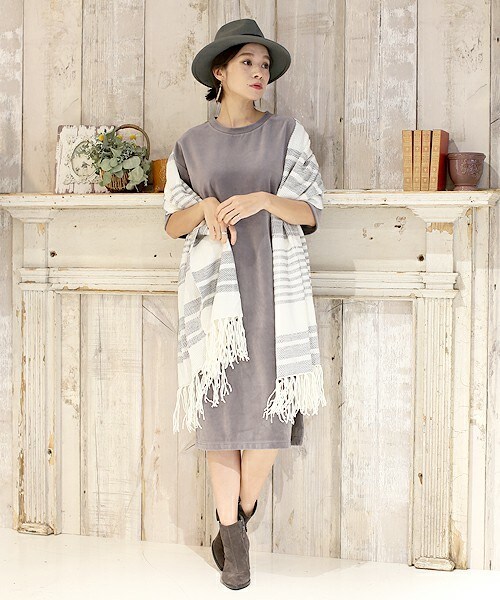 Bou Jeloud（ブージュルード）の「ハイネックベロアワンピース（ワンピース・レディース・ベージュ/グレー/ネイビー・38）」の19枚目の写真