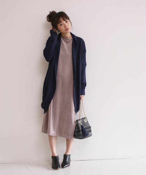 Bou Jeloud（ブージュルード）の「ハイネックベロアワンピース（ワンピース・レディース・ベージュ/グレー/ネイビー・38）」の9枚目の写真