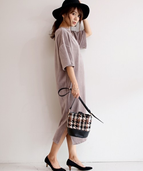 Bou Jeloud（ブージュルード）の「ハイネックベロアワンピース（ワンピース・レディース・ベージュ/グレー/ネイビー・38）」の5枚目の写真