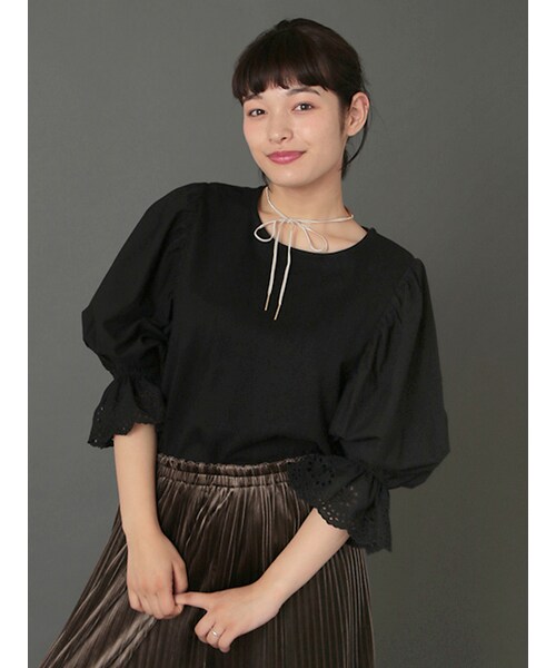 w closet(ダブルクローゼット)の「スワトー刺繍入りプルオーバー(トップス・レディース・カーキ/ブラウン/ブラック・FREE)」の4枚目の写真