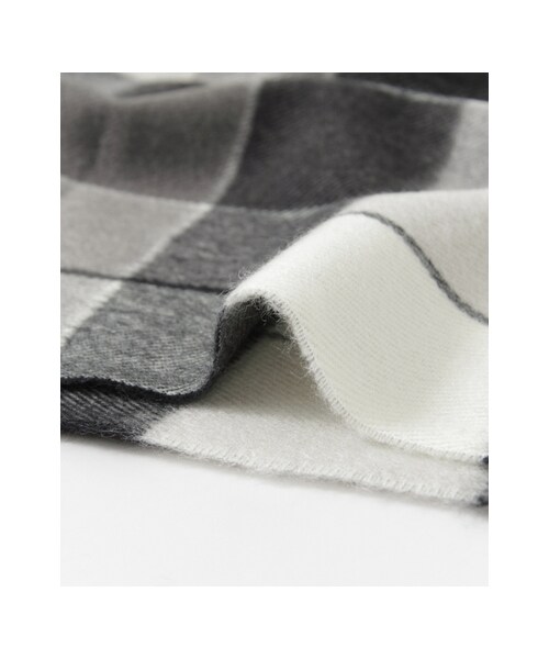 KBF（ケイビーエフ）の「チェック大判ストール（ファッション雑貨・レディース・BLK/BLUE/KHAKI/GRAY・one）」の9枚目の写真