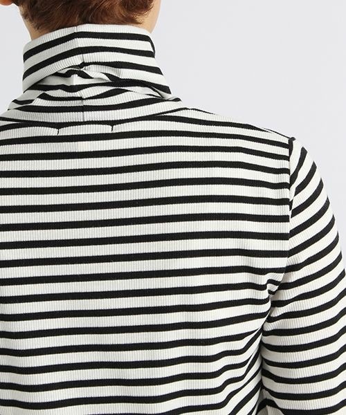 studio CLIP（スタディオクリップ）の「スパンテレコボーダータートルネックプルオーバー（トップス・オフホワイト/杢チャコール/キャメル・M/L）」の7枚目の写真