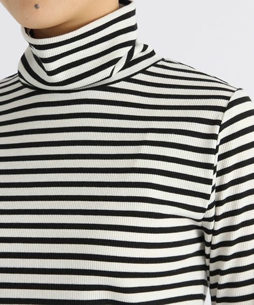 studio CLIP（スタディオクリップ）の「スパンテレコボーダータートルネックプルオーバー（トップス・オフホワイト/杢チャコール/キャメル・M/L）」の6枚目の写真