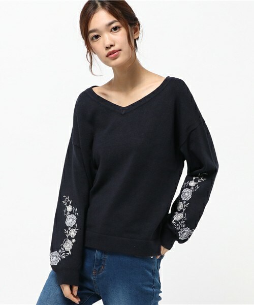 archives（アルシーヴ）の「カシミアタッチプルオーバー（ニット/セーター・レディース・オフホワイト/ブラウン/ネイビー・MEDIUM）」の3枚目の写真