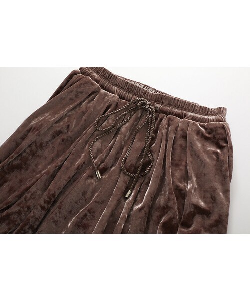 CHIHIRO YASUDA（チヒロ ヤスダ）の「ベロア袴パンツ（その他パンツ・レディース・その他）」の3枚目の写真