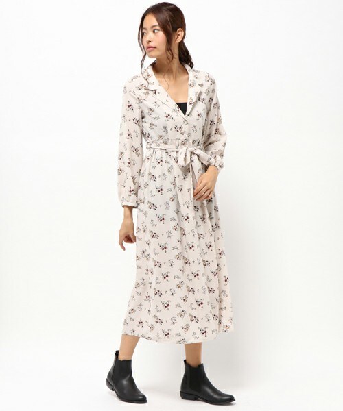 archives（アルシーヴ）の「花柄ロングガウンワンピース（ワンピース・レディース・オフホワイト/ブラウン/ネイビー・MEDIUM）」の2枚目の写真