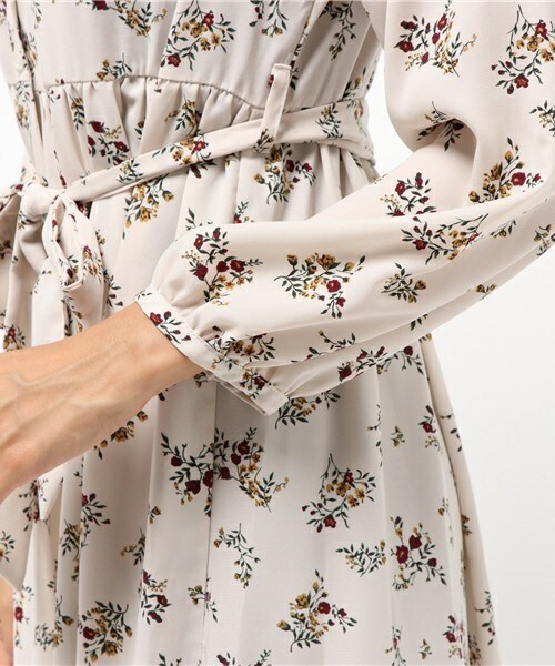 archives（アルシーヴ）の「花柄ロングガウンワンピース（ワンピース・レディース・オフホワイト/ブラウン/ネイビー・MEDIUM）」の8枚目の写真