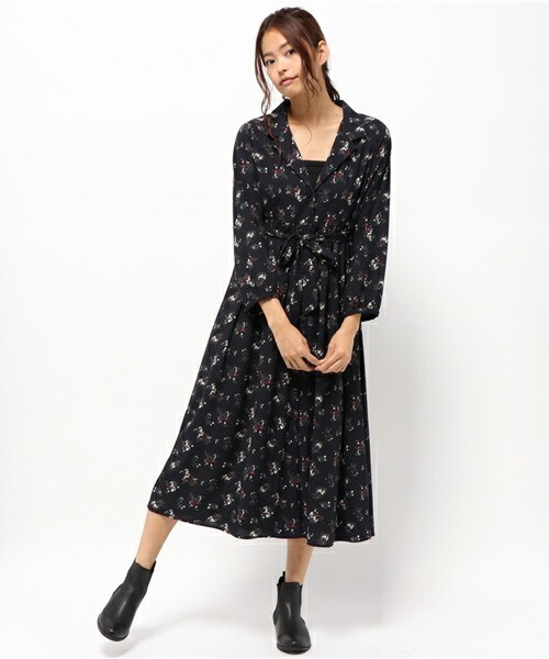 archives（アルシーヴ）の「花柄ロングガウンワンピース（ワンピース・レディース・オフホワイト/ブラウン/ネイビー・MEDIUM）」の3枚目の写真