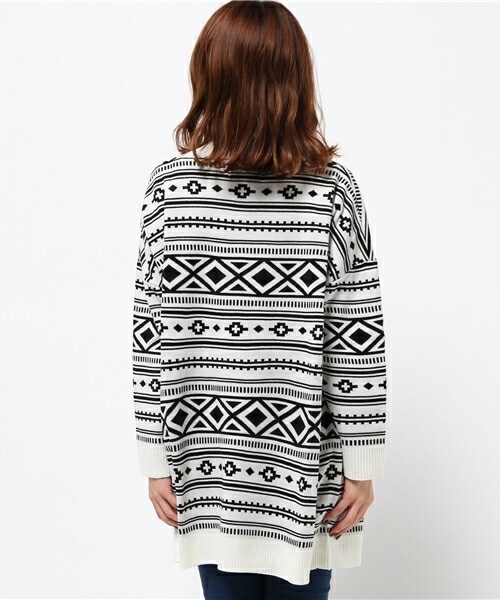 archives（アルシーヴ）の「オルテガジャガードボレロ（ニット/セーター・レディース・オフホワイト/ブラック・MEDIUM）」の5枚目の写真