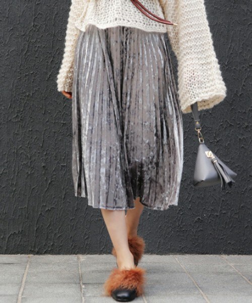 DHOLIC(ディーホリック)の「ベロアプリーツミディスカート(スカート・レディース・グレー/パープル/ブラック・FREE)」の1枚目の写真