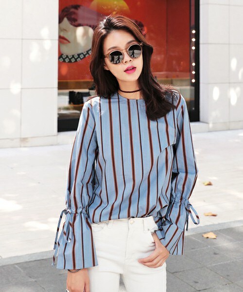 DHOLIC(ディーホリック)の「フレアカフスストライプブラウス(シャツ/ブラウス・レディース・ディープスカイブルー/ベージュ/ワイン・FREE)」の1枚目の写真